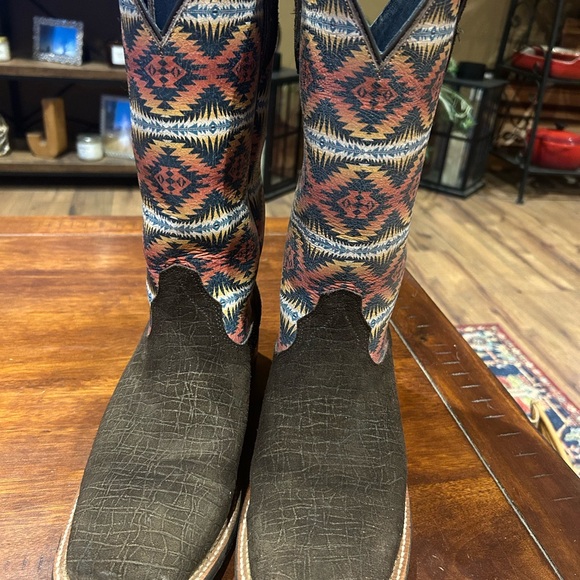 Ariat Pendleton Brown Leather Western Boots with Coral Navy & Cream Aztec Shaft - Picture 2 of 7